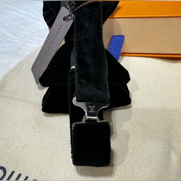 🔥LV HOLIDAY 25’🔥🆕💯ULTIMATE LOUIS VUITTON ECLIPSE MNG CHAIN VELVET BOW TIE🔥 - Picture 9 of 17